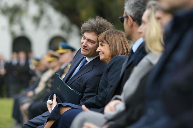 El presidente Javier Milei junto a la ministra de Seguridad, Patricia Bullrich.
