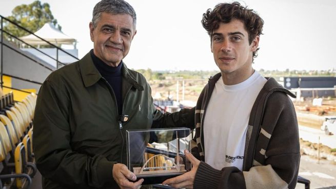 El jefe de Gobierno porteño le entregó la distinción al piloto bonaerense.&nbsp;