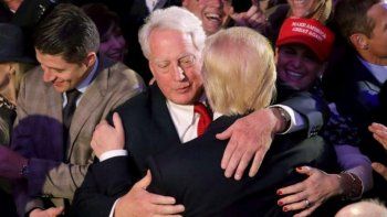 fallecio el hermano menor de donald trump
