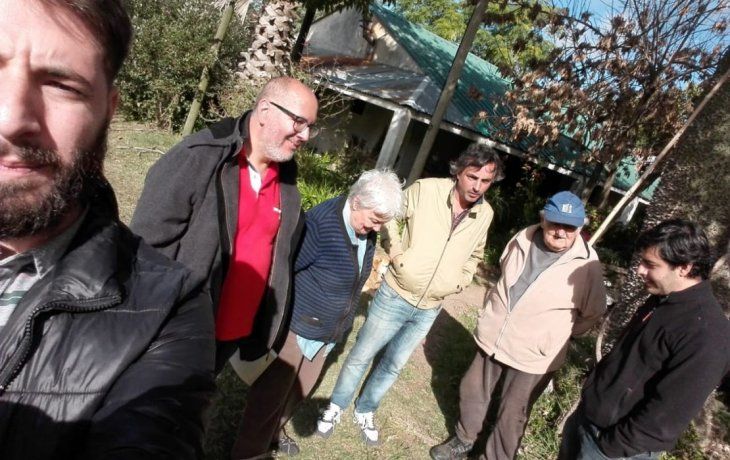 un grupo de chascomunenses se reunio con mujica en uruguay