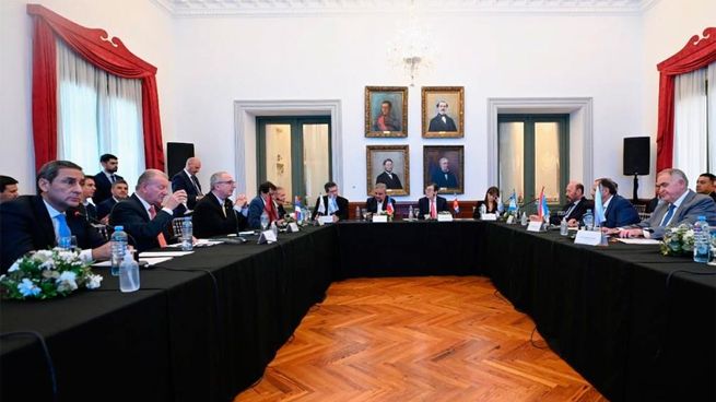 Los gobernadores del Norte Grande deliberaron en el Centro Cultural del Bicentenario de Santiago del Estero. &nbsp;