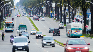 Montevideo sumó 100.000 vehículos en cinco años y crece el desafío de la movilidad. Montevideo sumó 100.000 vehículos en cinco años y crece el desafío de la movilidad.