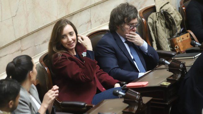 Victoria Villarruel y Javier Milei, sentados en sus bancas en la Cámara baja en su etapa como diputados.