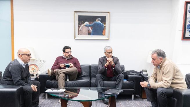 El presidente del PIT-CNT, Marcelo Abdala, tras reunirse con Yamandú Orsi en la Torre Ejecutiva.