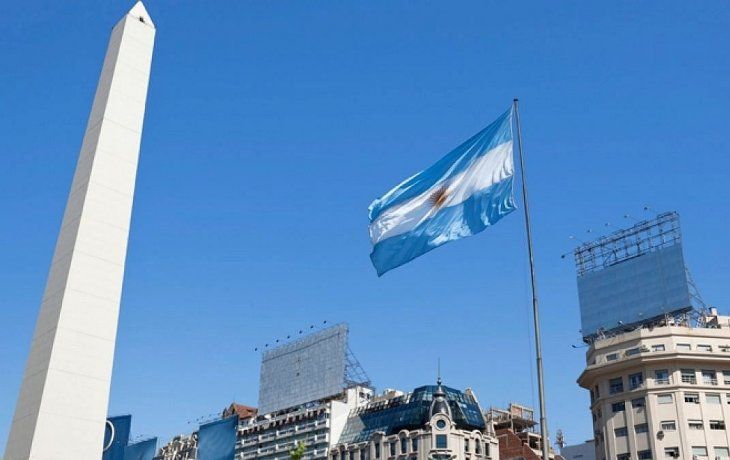 ámbito.com | Argentina Bandera Obelisco.jpg