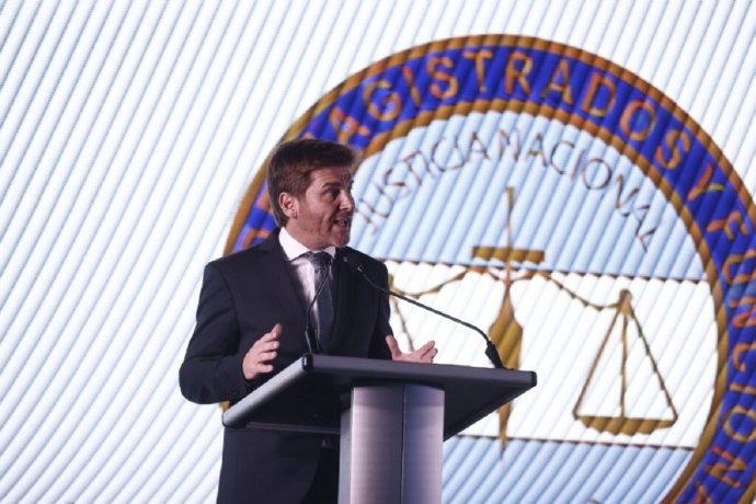 El presidente de la AMFJN Andrés Basso dio el discurso de bienvenida. El presidente de la AMFJN Andrés Basso dio el discurso de bienvenida.