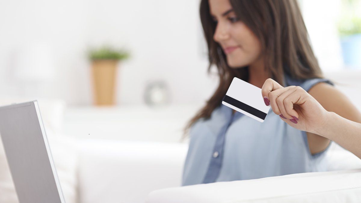 No pagu�s d�lares de m�s: c�mo evitar recargos al pagar la tarjeta en enero 2026