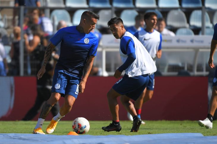 Otros tiempos. Ricardo Centurión se entrena solo en Vélez Sarsfield a la espera de un club que lo quiera contratar.