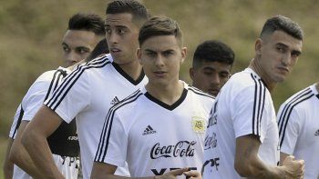 Los delanteros Paulo Dybala y Lautaro Mart&iacute;nez, entre los convocados.