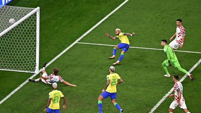 Neymar igualóa Pelé: ambos convirtieron 77 goles con la camiseta de Brasil.