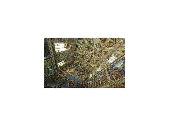 En la Capilla Sixtina se pueden ver además de El juicio final y La creación de Adán de Miguel Ángel otros 12 frescos del Renacimiento de famosos artistas.