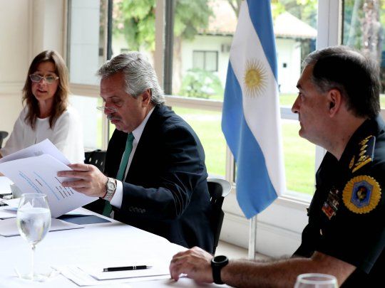 La ministra de Seguridad, Sabina Frederic, junto al Presidente, Alberto Fernández.