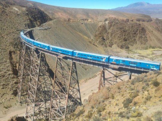 Tren a las nubes.