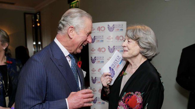 El rey Carlos III junto a Maggie Smith.&nbsp;