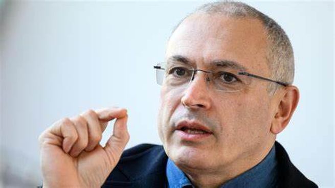 En 2004, Jodorkovski era el hombre más rico de Rusia y el decimosexto en el listado de la revista Forbes.