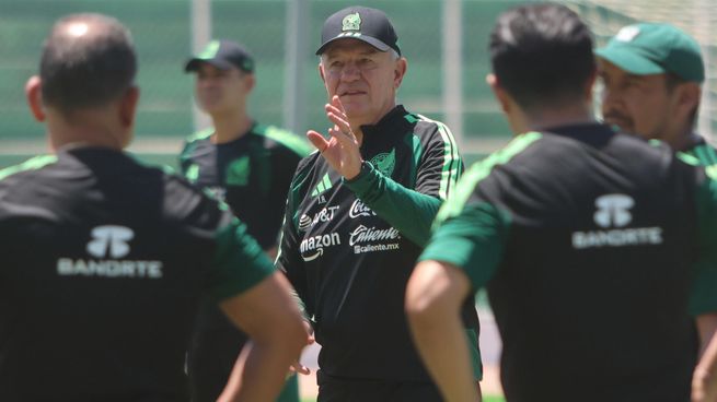 Javier Aguirre ya tiene definido a los 26 jugadores convocados para el Mundial, pero no lo hará oficial el anuncio hasta el 1ª de junio, cuando vence el plazo para entregar las listas a la FIFA.