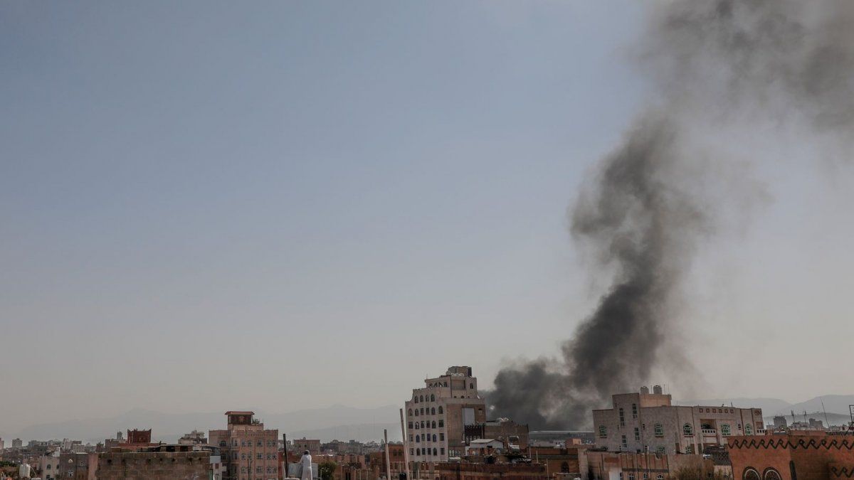 Yemeni rebels attack UAE and Saudi Arabia
