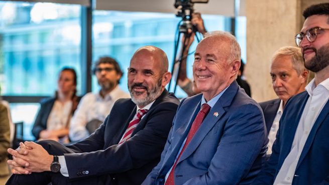 Fernando Bekes Presidente de la Cámara de Comercio Suizo Argentina, Embajador de Suiza Hans Ruedi Bortis, Rodrigo Tenuta Presidente del Comité de Sustentabilidad y Medio Ambiente de la Cámara de Comercio Suizo Argentina