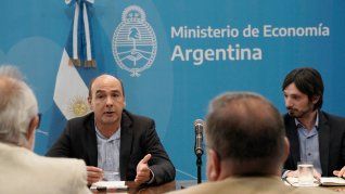 deuda en pesos: en mayo vence $1 billon y el gobierno busca estirar los plazos