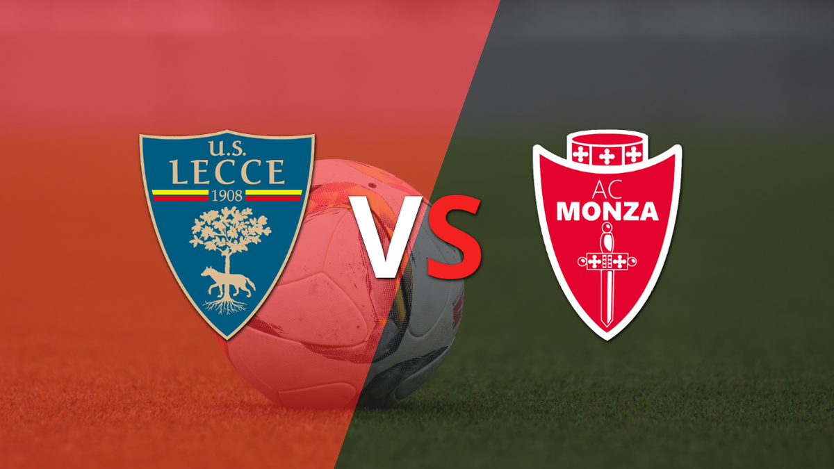 The match between Lecce vs Monza begins