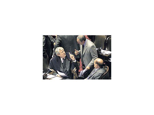 ¡Pendejo, forro!. El insulto de Carlos Kunkel al radical Juan Carlos Morán fuera de micrófono retumbó en la Cámara de Diputados. Los bloques opositores se retiraron del recinto.