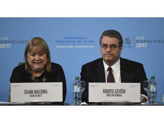 La excanciller y chair de la conferencia, Susana Malcorra junto con el director general de la OMC, Roberto Azevedo.