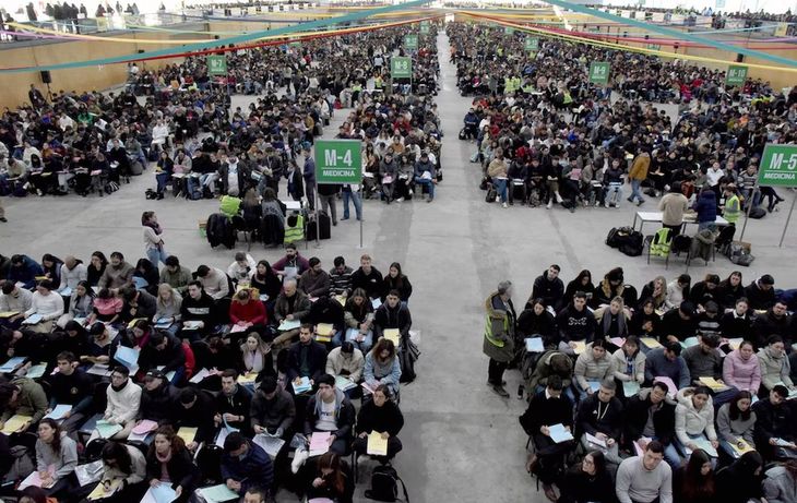 La decisión afecta a 141 candidatos, principalmente egresados de universidades extranjeras.
