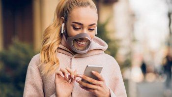 inventaron un tapabocas inteligente: mide la calidad del aire y se autodesinfecta