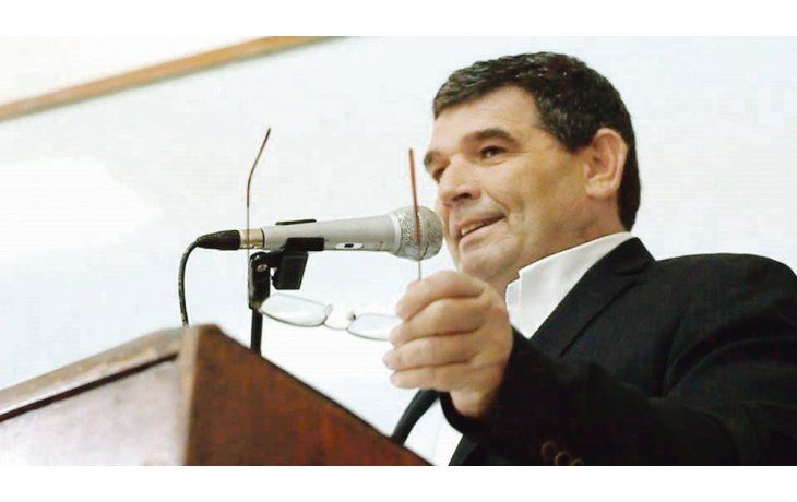 ámbito.com | Aliado. Alfredo Olmedo votó junto a Cambiemos el cálculo jubilatorio y pidió a funcionarios y legisladores $240.000 por año para fondo solidario.