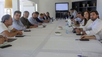 La gobernadora Vidal junto a su Gabiente.