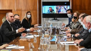 El ministro Guzmán junto a su par de Desarrollo Productivo, Matías Kulfas, en la reunión con representantes de Argencon, Accenture, Globant, PWC, Ernest & Young, Tax&Legal, Laboratorios Bagó y el INVAP.