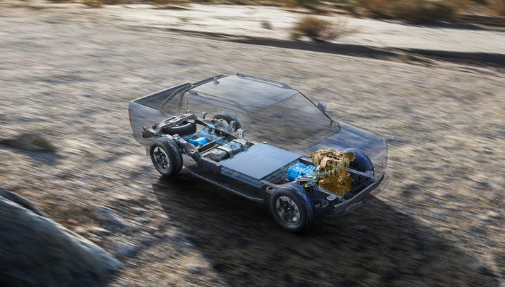 Uno de los puntos fuertes de esta pick up es su versatilidad energética. Puede recorrer hasta 100 km en modo 100% eléctrico, ideal para uso urbano sin emisiones, mientras que en trayectos largos alcanza una autonomía combinada de hasta 840 km (ciclo NEDC). Uno de los puntos fuertes de esta pick up es su versatilidad energética. Puede recorrer hasta 100 km en modo 100% eléctrico, ideal para uso urbano sin emisiones, mientras que en trayectos largos alcanza una autonomía combinada de hasta 840 km (ciclo NEDC).