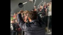 hinchas de santos rompieron billetes de mil pesos para burlarse de los argentinos