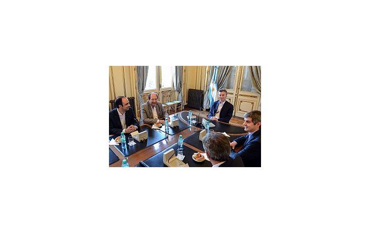La nueva cúpula de la UCR visitó al Presidente en Casa de Gobierno.