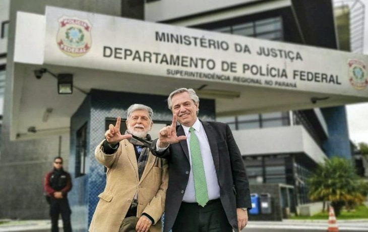 Alberto Fernández cuando fue a visitar a Lula en momentos en que el expresidente de Brasil estaba preso.