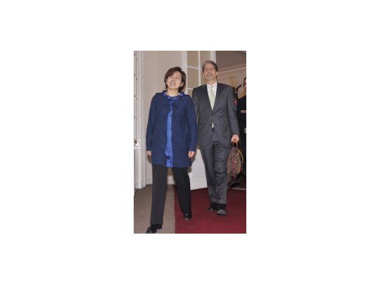 La ministra de Planificación, Viviana Caro, y el subsecretario adjunto de Estado, Kevin Whitaker.