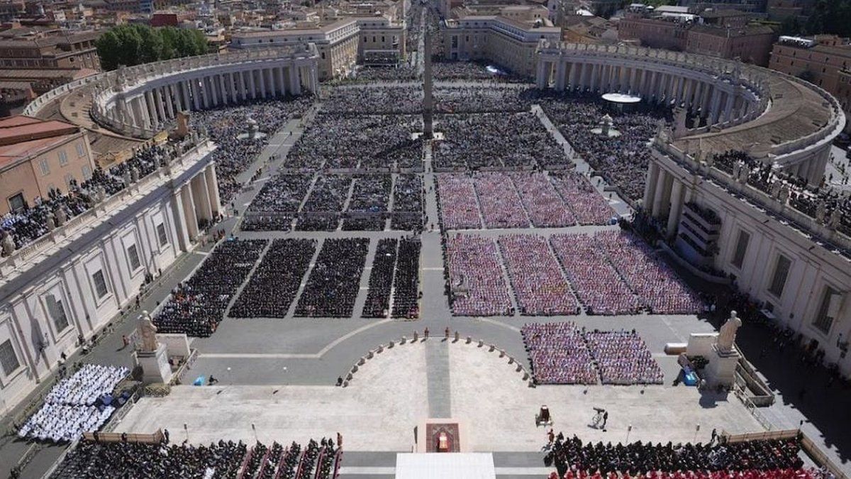 In a historic funeral, thousands of faithful fired Pope Francis, the Jesuit who changed the church