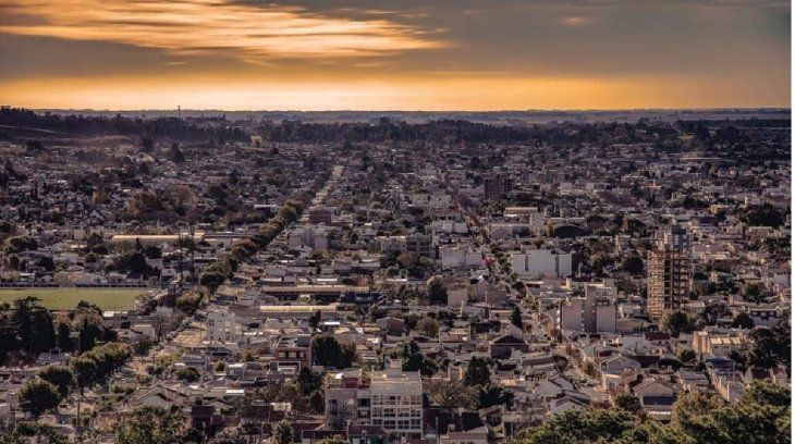 Además de increíbles paisajes, la ciudad tiene construcciones pintorescas para admirar. Además de increíbles paisajes, la ciudad tiene construcciones pintorescas para admirar.