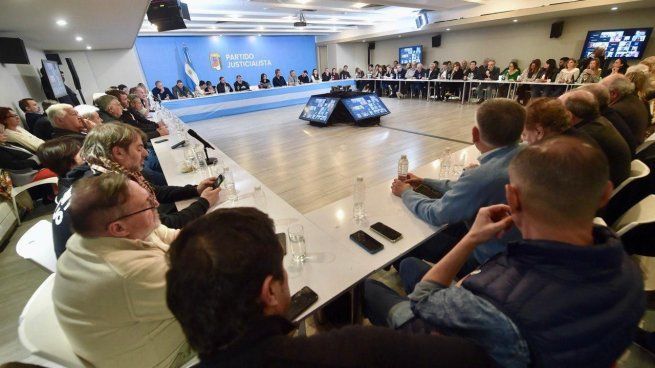 La reunión dejó gestualidades, que indican que la interna partidaria quedó pausada pero no muerta.