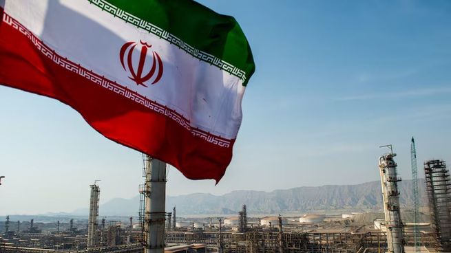 Por qué un estrecho en Medio Oriente puede cambiar el precio del petróleo.