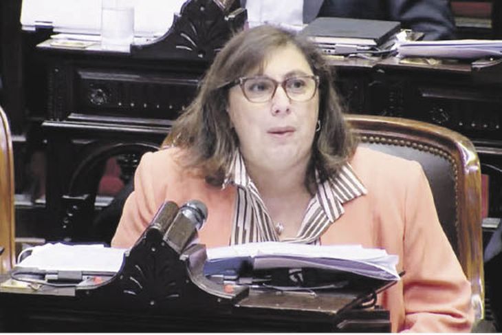 Oliveto Lago encabeza la lista de la Coalición Cívica.