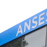 La Tarjeta Alimentar se acredita automáticamente junto con la AUH. La Tarjeta Alimentar se acredita automáticamente junto con la AUH.