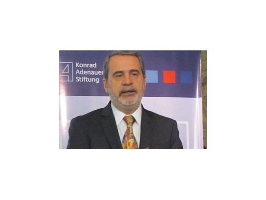 Carlos Fara.