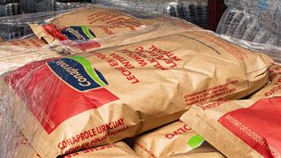 Conaprole se suma al reclamo de las gremiales lecheras por la deuda venezolana con los productores. Conaprole se suma al reclamo de las gremiales lecheras por la deuda venezolana con los productores.