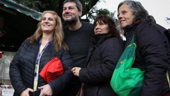 Matías Lammens y Dora Barrancos, de campaña.&nbsp;