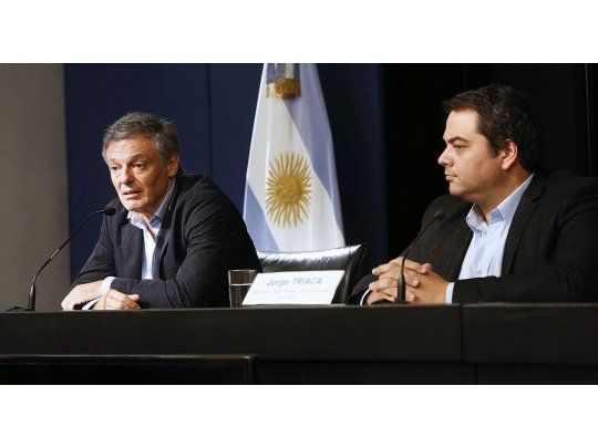 Los ministros de Producción, Francisco Cabrera, y de Trabajo, Jorge Triaca.