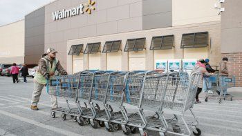 rivalidad. Walmart busca ganar espacio en el comercio electrónico en la región ante el avance de Amazon, que está sentando bases en Chile.&nbsp;