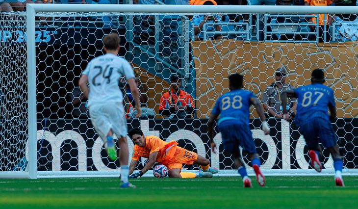 Real Madrid empató con Al Hilal en su debut por el Mundial de Clubes. Real Madrid empató con Al Hilal en su debut por el Mundial de Clubes.