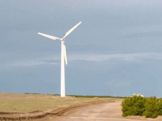 Aprovechamiento. Necochea, entre otras cosas, hace uso de sus vientos y ya comenzó las obras para poner en marcha el parque eólico más importante de la Costa Atlántica. Actualmente la ciudad tiene un solo molino.