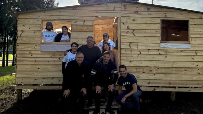 Prototipo de las viviendas que serán entregadas en Bahía Blanca, presentado por la AFA y la Fundación Techo en el predio de Ezeiza.